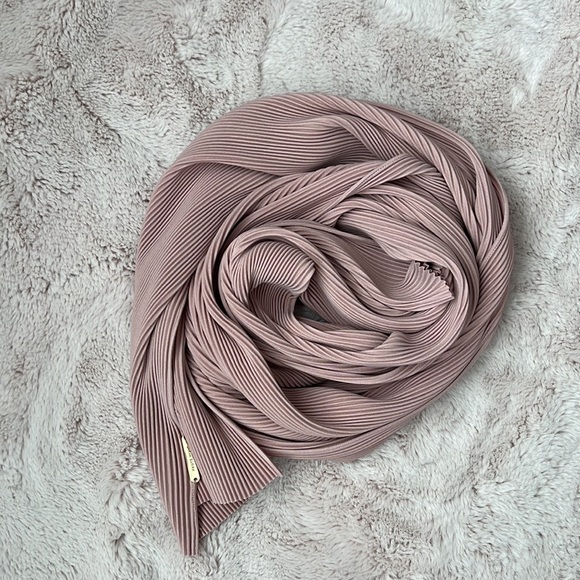 COPY - HAUTE HIJAB Fine Pleat Hijab - Picture 11 of 12